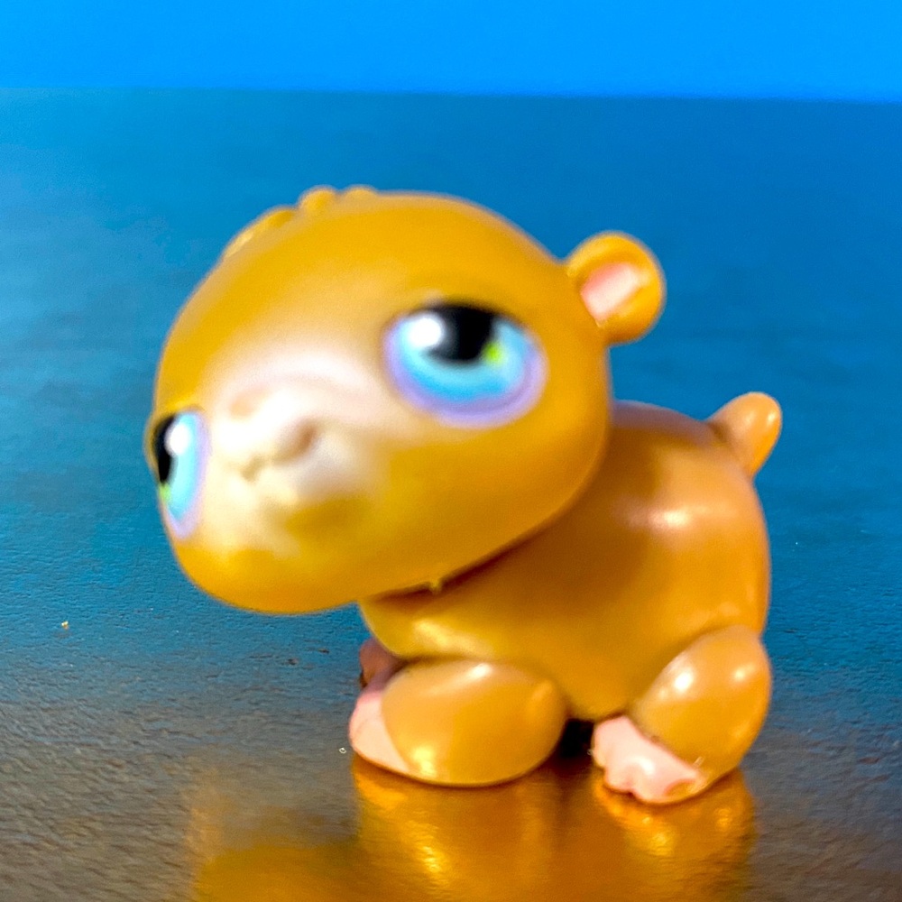 LITTLEST PET SHOP COLLECTIBLE HAMSTER GERBIL TYPE ANIMAL WITH BLUE EYES 1.5”
